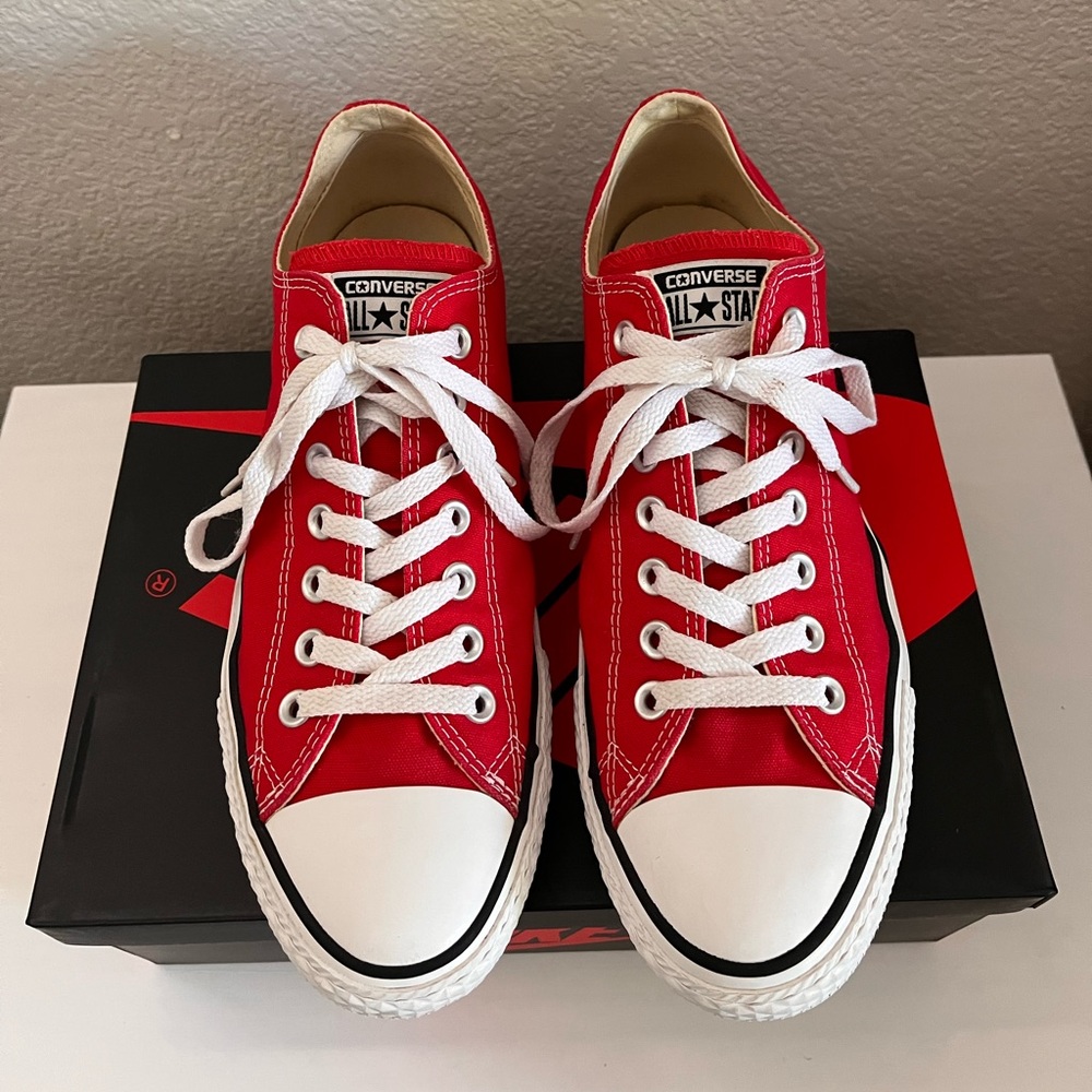 Converse Chuck Taylor All-Star. Sz: 10. Excellent condition.